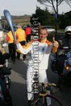 Paolo Bettini con la fiaccola Olimpica