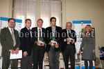 Miguel Indurain riceve il premio Torriani con Valentino Campagnolo, Sergio Neri e i figli Torriani
