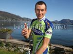 Ivan Basso a Baveno, Lago Maggiore, si veste di Liquigas