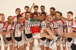 il campione italiano Filippo Simeoni sollevato dai compagni della Flaminia