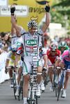 Alessandro Petacchi a braccia alzate
