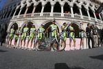 Il team Liquigas prima della presentazione a Venezia
