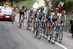 Lance Armstrong scortato dai compagni in salita