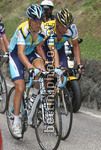 José Luis Rubiera  scorta il capitano Lance Armstrong in ritardo sulla salita