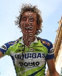 Franco Pellizotti si rinfresca dopo l'arrivo