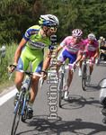 Ivan Basso attacca la maglia rosa