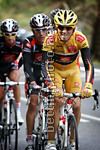 Alejandro Valverde in azione in maglia di leader