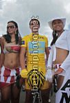 Alberto Contador tra le miss al Amstel Curacao Race