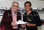 Alberto Contador con Dino Signori allo stabilimento Sidi
