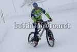 Vincenzo Nibali in derapata sulla neve al Passo San Pellegrino
