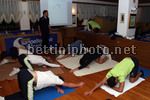 Il team Liquigas durante gli esercizi di stretching