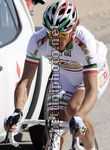 Filippo Pozzato in azione in Qatar con il lutto al braccio