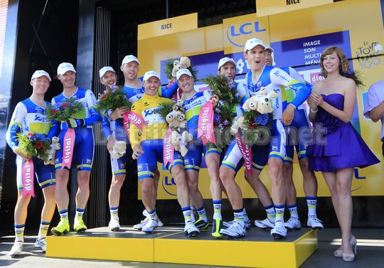 La Orica-GreenEdge sul podio della 4^ tappa del Tour de France 2013 La Orica-GreenEdge sul podio della 4^ tappa del Tour de France 2013