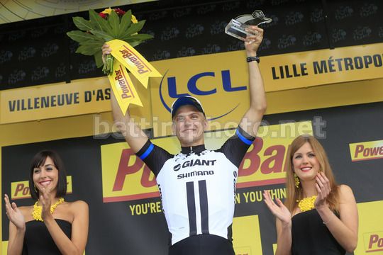 Tour de France 2014 - <br />
4^ tappa: Le Touquet-Paris-Plage - Lille Métropole - Marcel Kittel esulta sul podio di Lille: è il suo terzo successo al Tour 2014 - © bettiniphoto