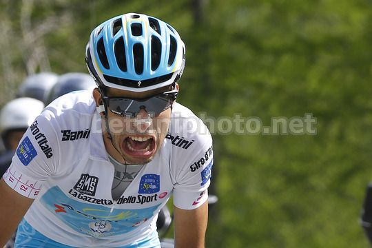 Tutta la grinta di Fabio Aru durante l'attacco sul Cervinia - © Bettiniphoto