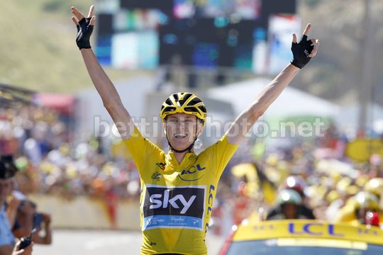 Chris Froome a braccia alzate sul traguardo di La Pierre-Saint-Martin - © BettiniPhoto