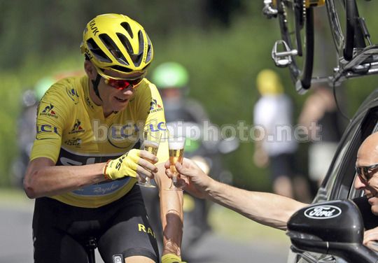 Froome brinda al suo terzo Tour de France - © BettiniPhoto