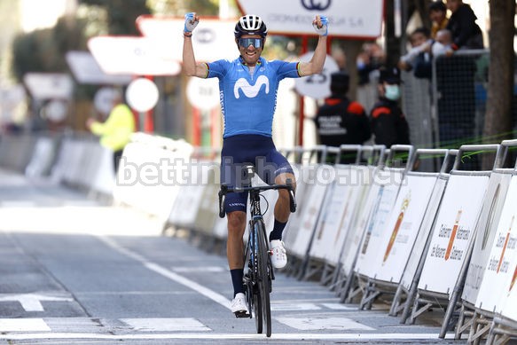 Alejandro Valverde esulta in solitaria sul traguardo (Credit: Bettini Photo)