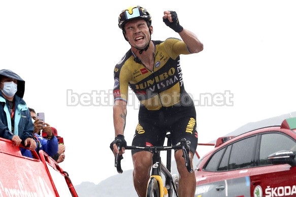 Primoz Roglic vince ai Laghi di Covadonga (foto: Bettini Photo)